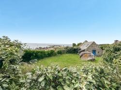 PORSPODER : MAGNIFIQUE VUE MER POUR CE COSY PENTY AVEC JARDIN ROCHERS TYPIQUES ET TERRASSE PANORAMIQUE