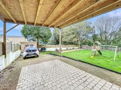 GUIPAVAS BOURG : Jolie maison contemporaine de 150m2 avec 4 chambres et jardin clos