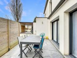 GUIPAVAS BOURG : Jolie maison contemporaine de 150m2 avec 4 chambres et jardin clos