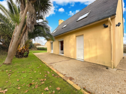 BREST : en impasse, jolie propriété avec demeure 4 chambres, garage, grande cave et beau jardin