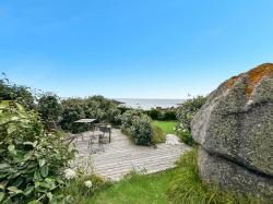 PORSPODER : MAGNIFIQUE VUE MER POUR CE COSY PENTY AVEC JARDIN ROCHERS TYPIQUES ET TERRASSE PANORAMIQUE