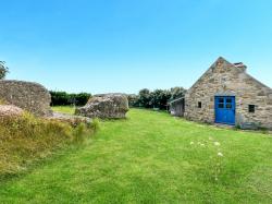 PORSPODER : MAGNIFIQUE VUE MER POUR CE COSY PENTY AVEC JARDIN ROCHERS TYPIQUES ET TERRASSE PANORAMIQUE